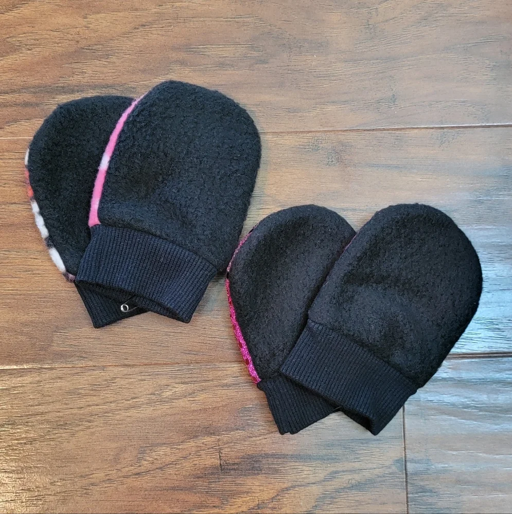 Hello Kitty and Pink Sparkle Sequin Baby Girls Fleece Mittens